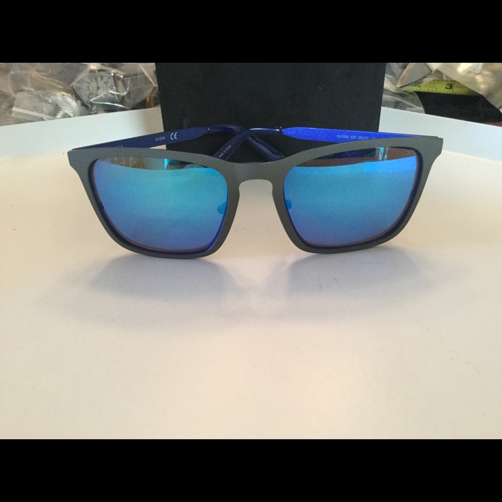 GUESS AARON MENS SUNGLASSES BLUE MIRROR PRE-OWNED